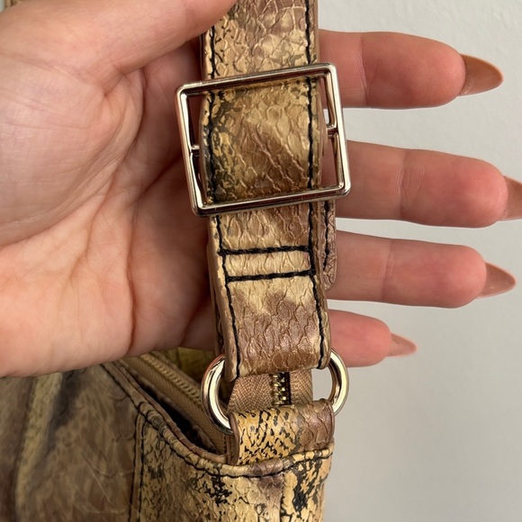Jessica Simpson Tan Snake Print Crossbody Bag - Picture 6 of 13